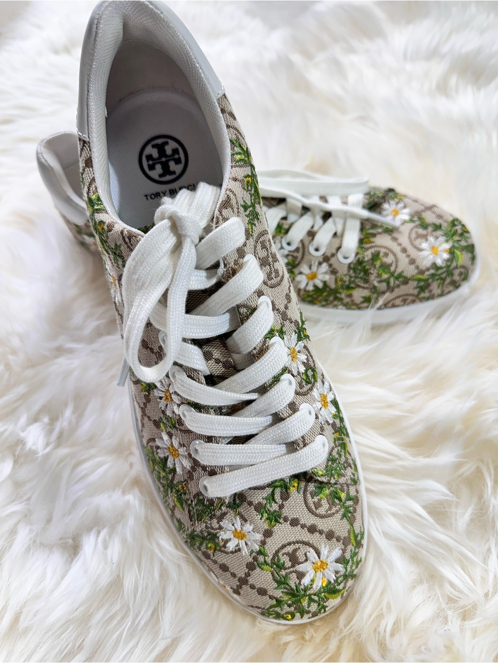 Tory Burch Beige Logo Canvas Sneakers with White Daisy Embroidery